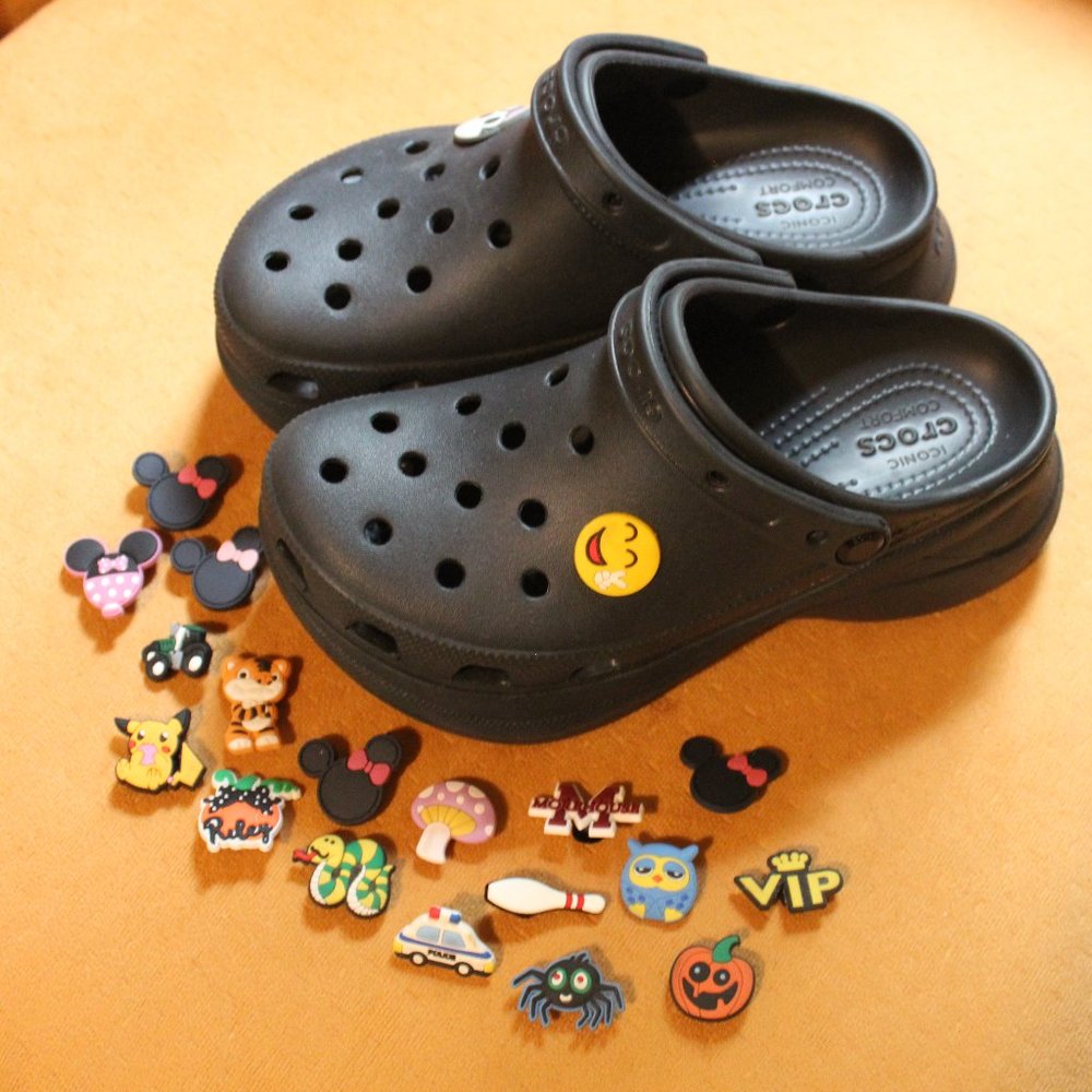 Crocs classic Bae platform rubber dark blue mules/clogs with 20 accessories